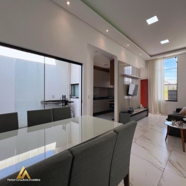  BELÍSSIMA CASA PARA LOCAÇÃO DE 3 DORMITÓRIOS NO BAIRRO CHÁCARAS FLORIDAS EM TAUBATÉ/SP.