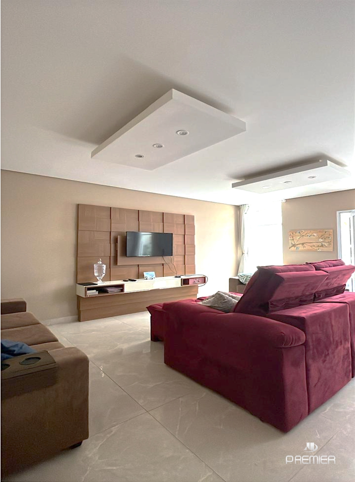 CASA À VENDA COM 3 QUARTOS (1 SUÍTE) E 2 VAGAS NO JD. BAHIA EM VÁRZEA PAULISTA