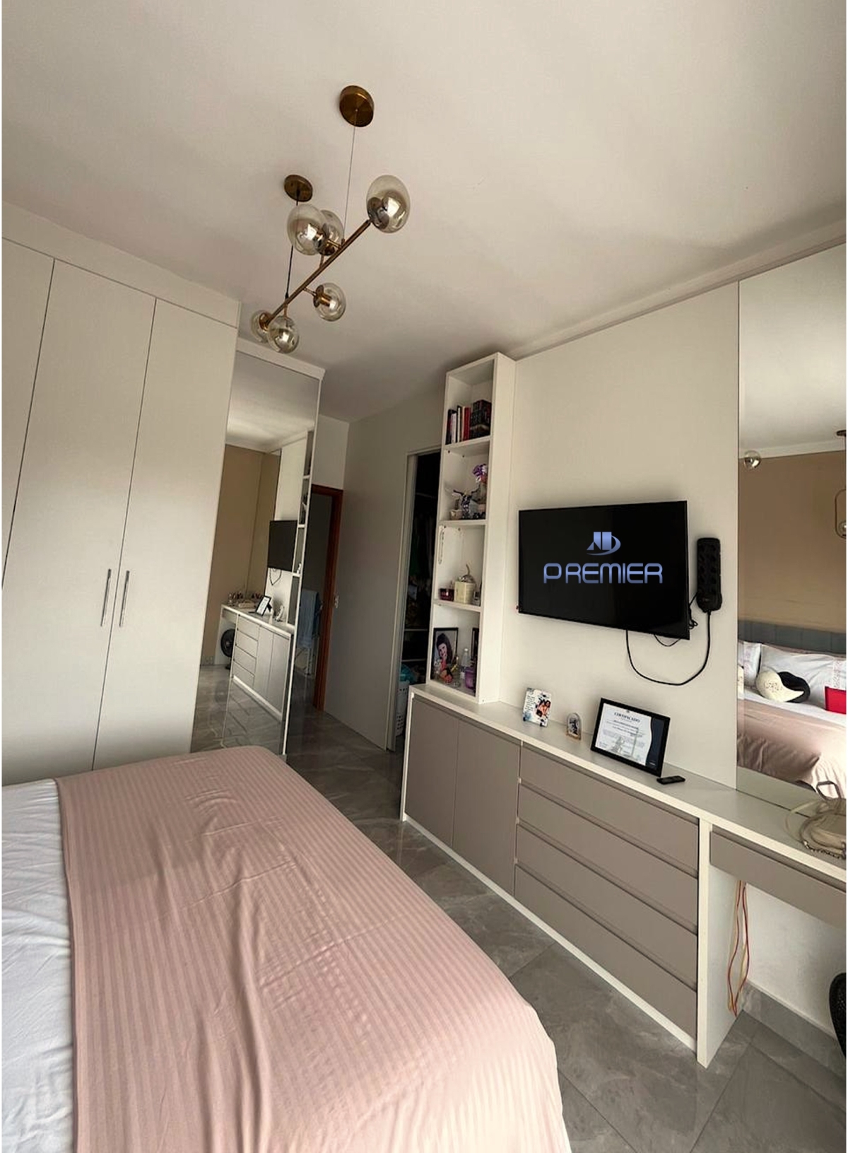 CASA À VENDA COM 3 QUARTOS (1 SUÍTE) E 2 VAGAS NO JD. BAHIA EM VÁRZEA PAULISTA