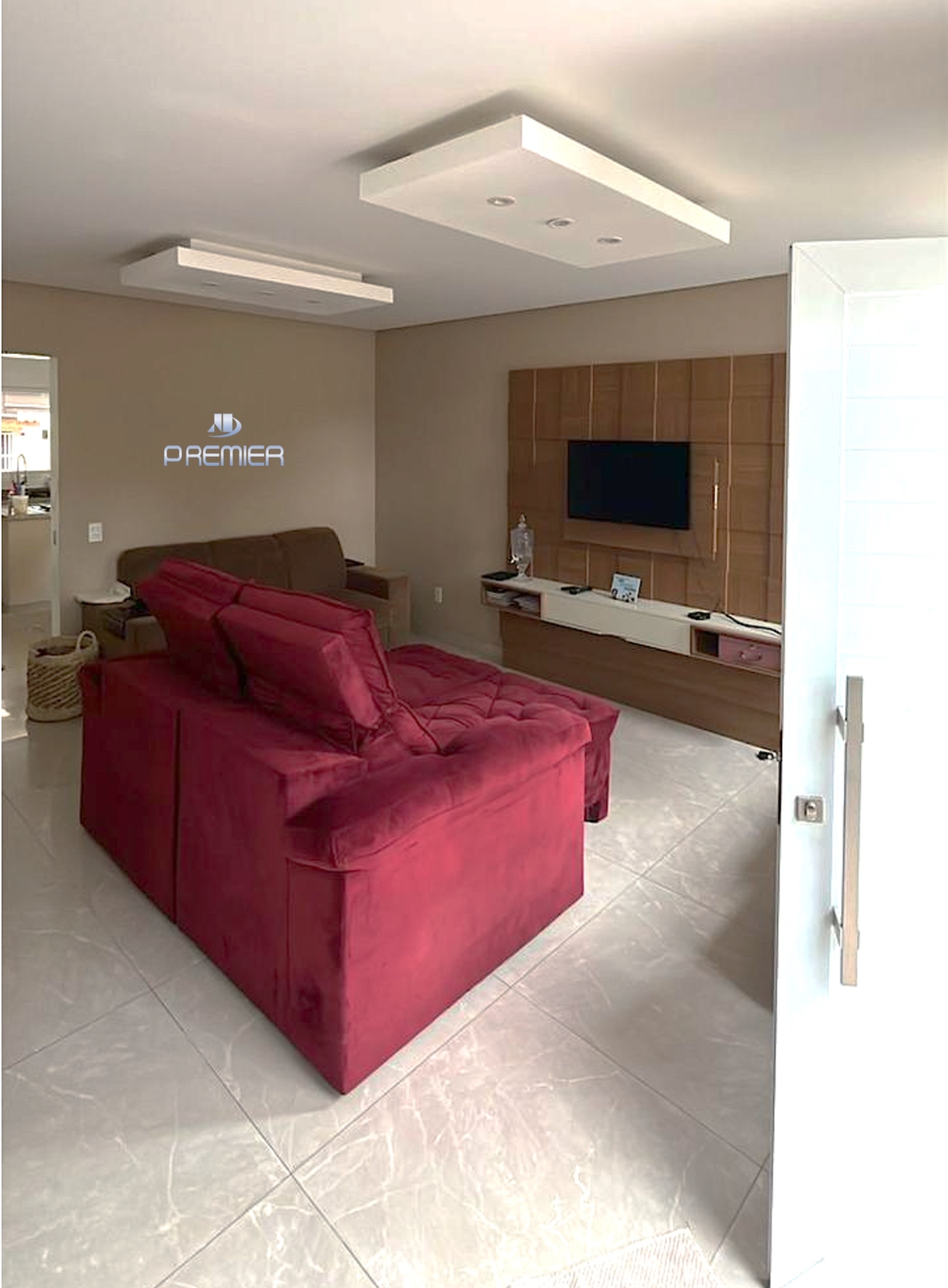 CASA À VENDA COM 3 QUARTOS (1 SUÍTE) E 2 VAGAS NO JD. BAHIA EM VÁRZEA PAULISTA