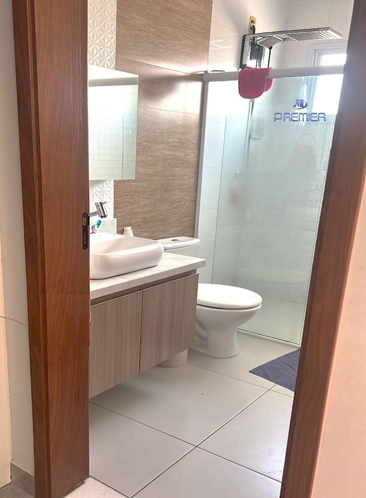 CASA À VENDA COM 3 QUARTOS (1 SUÍTE) E 2 VAGAS NO JD. BAHIA EM VÁRZEA PAULISTA