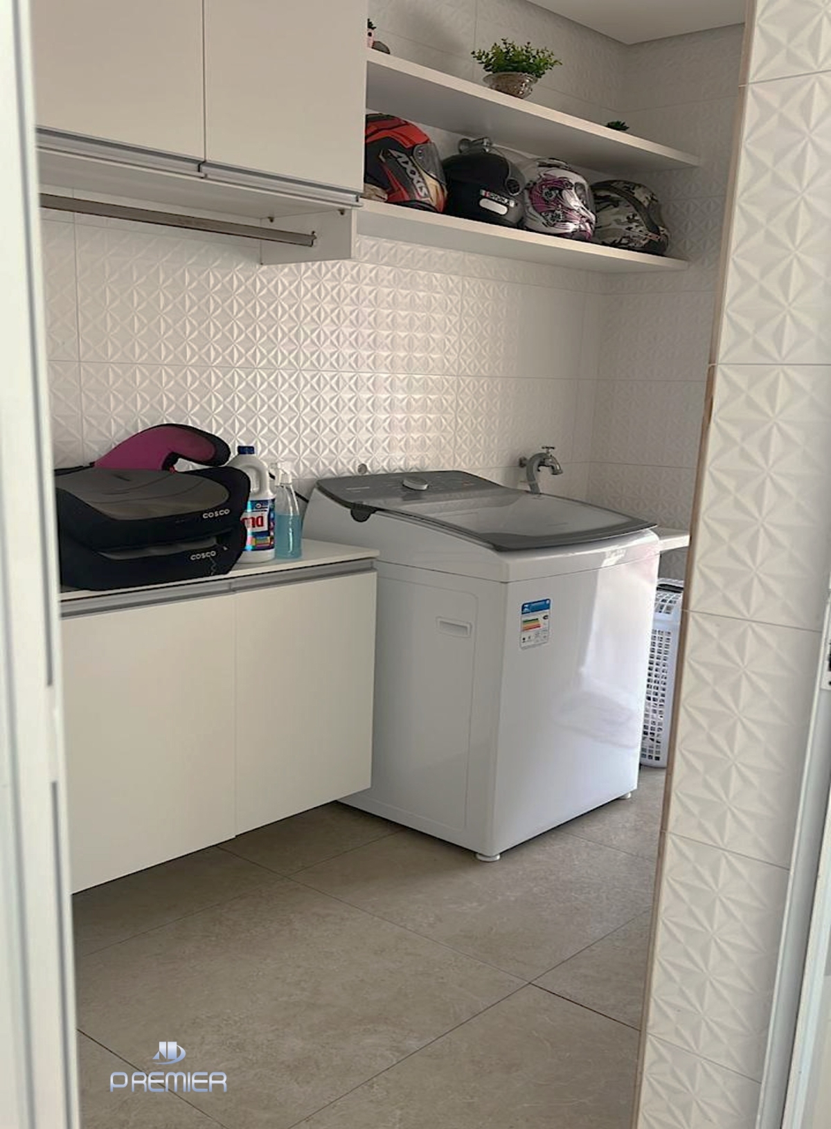 CASA À VENDA COM 3 QUARTOS (1 SUÍTE) E 2 VAGAS NO JD. BAHIA EM VÁRZEA PAULISTA