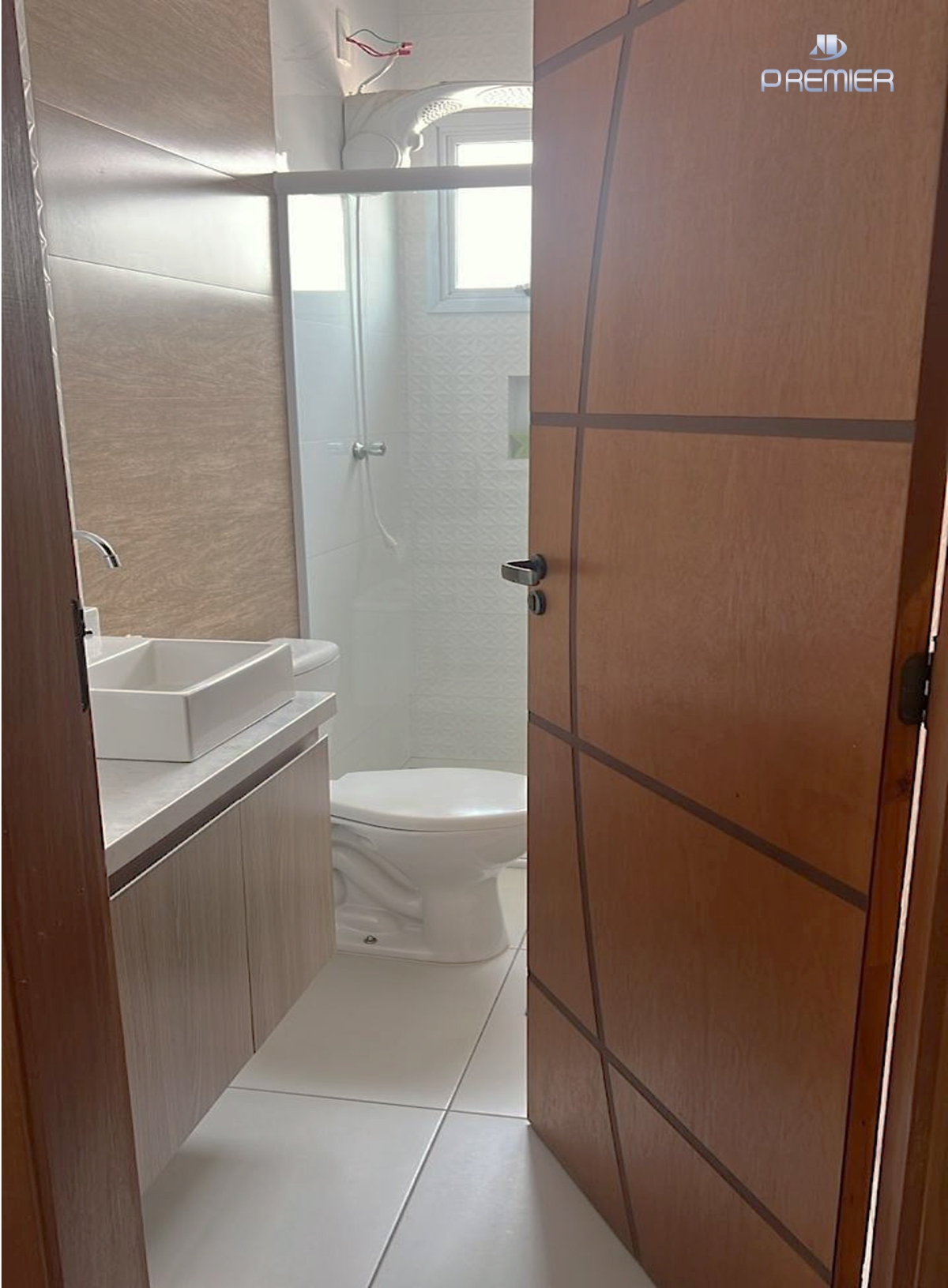 CASA À VENDA COM 3 QUARTOS (1 SUÍTE) E 2 VAGAS NO JD. BAHIA EM VÁRZEA PAULISTA