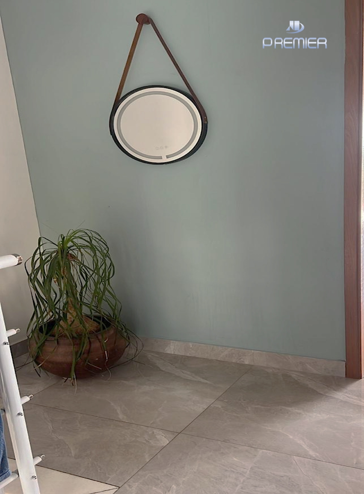 CASA À VENDA COM 3 QUARTOS (1 SUÍTE) E 2 VAGAS NO JD. BAHIA EM VÁRZEA PAULISTA