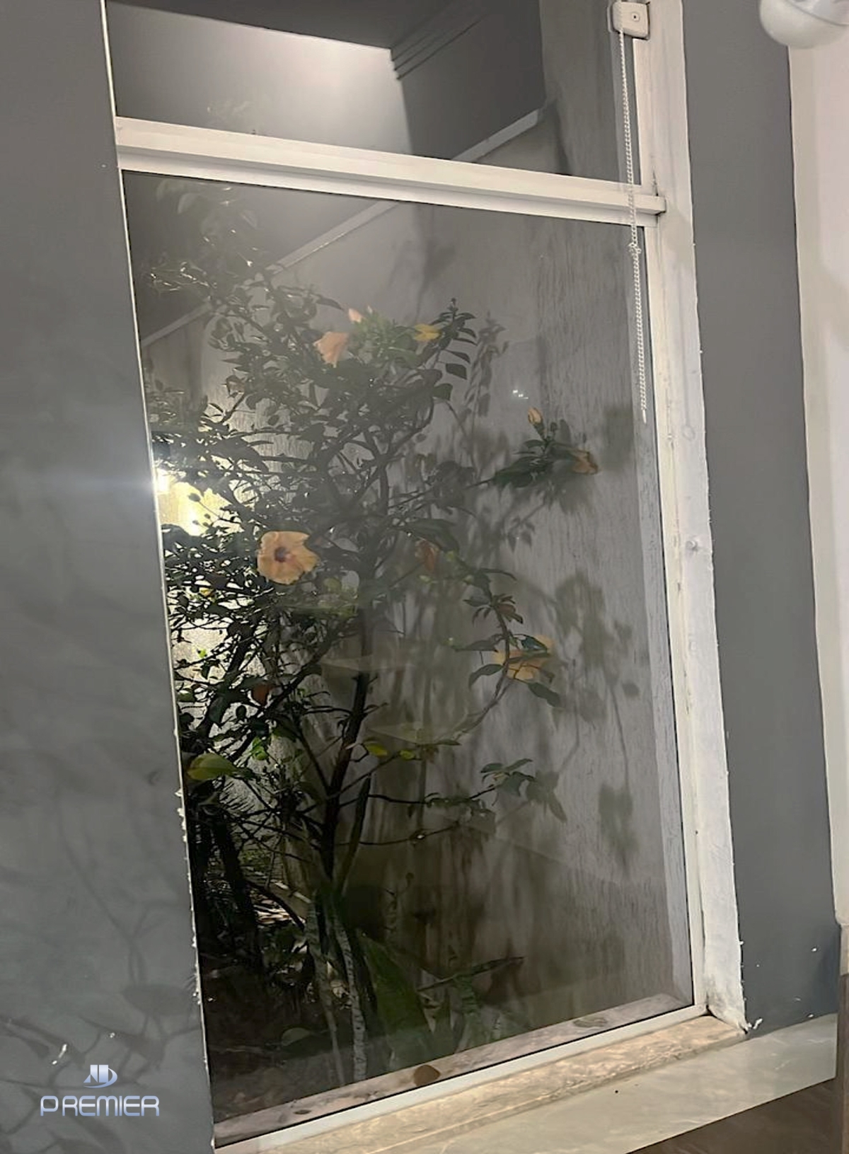 CASA À VENDA COM 3 QUARTOS (1 SUÍTE) E 2 VAGAS NO JD. BAHIA EM VÁRZEA PAULISTA