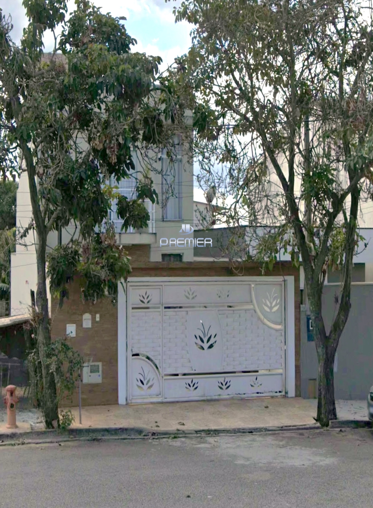 CASA À VENDA COM 3 QUARTOS (1 SUÍTE) E 2 VAGAS NO JD. BAHIA EM VÁRZEA PAULISTA